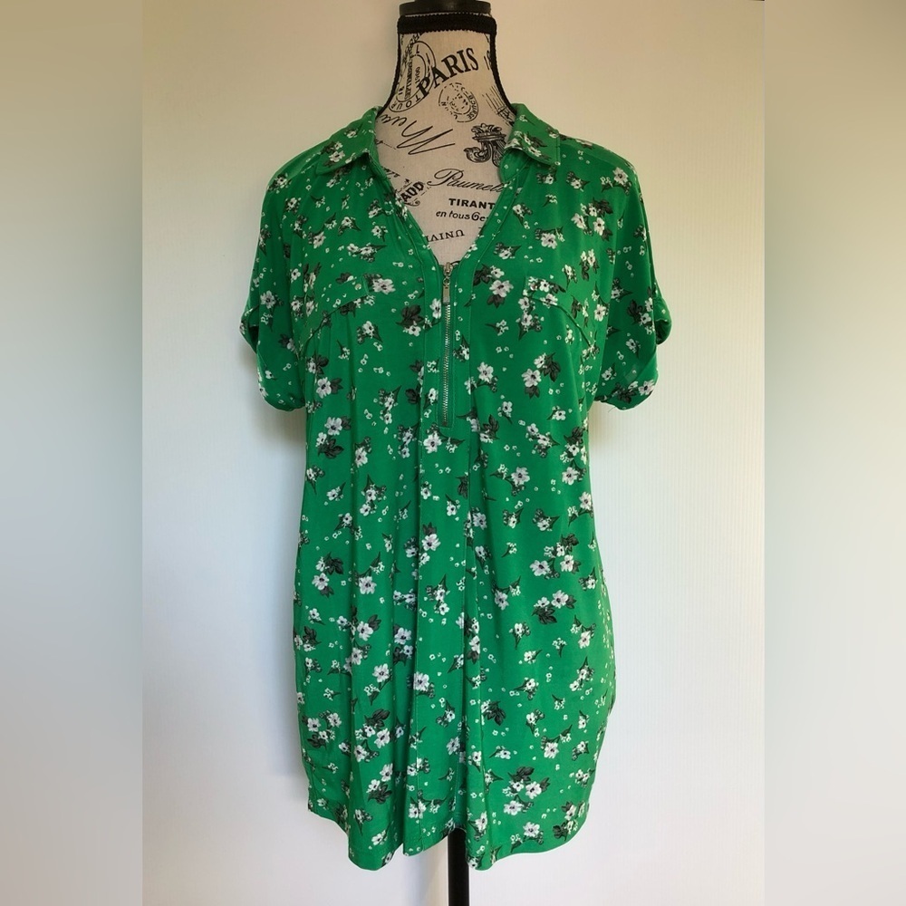 Lily Morgan Green Floral Top large short sleeves